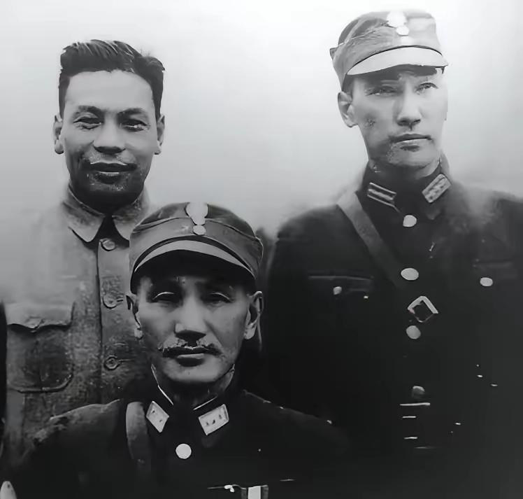 1997年，蒋纬国病逝。100岁的宋美龄接到消息立刻登机赶回台湾，到医院马上查账