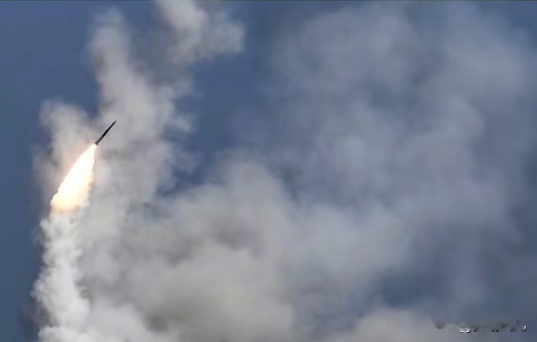 开创地空导弹击落敌机的先例和世界纪录都是我们中国的。1958年7月，当时的台湾国