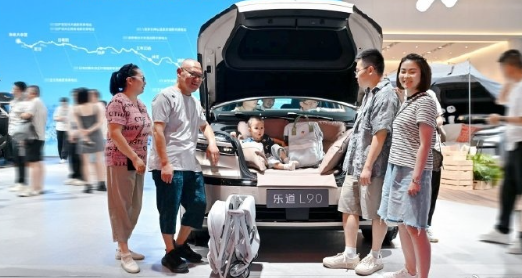 李斌新观点：现在买车，不仅要有冰箱彩电大沙发，还要有三室两厅（大三排+前备箱、后