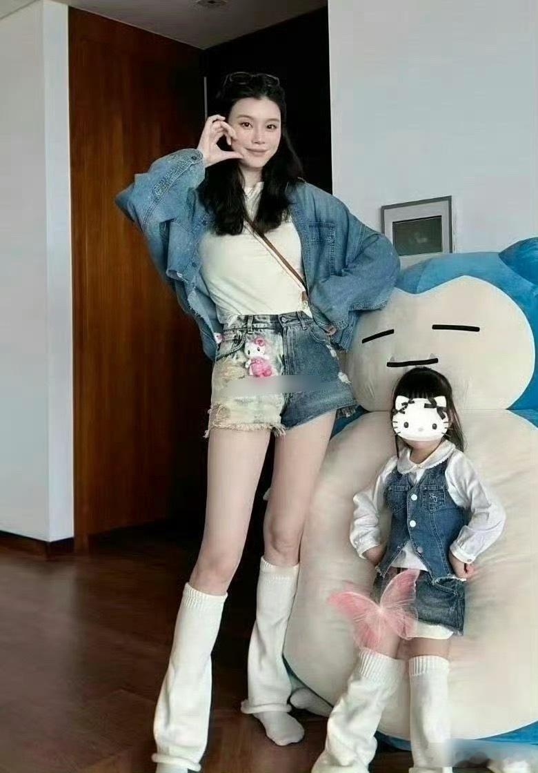 奚梦瑶女儿遗传了她的大长腿诶，也算帮何猷君改善后代基因了