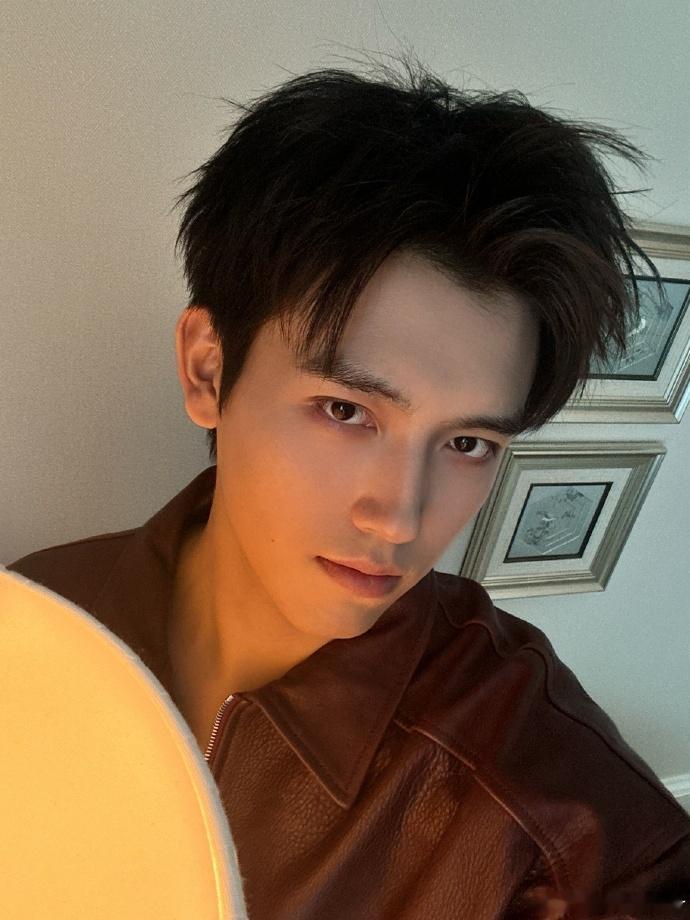 陈飞宇那里到底有谁在啊陈飞宇那里到底有谁在啊，贵公子气质硬控全场，和粉丝互动超