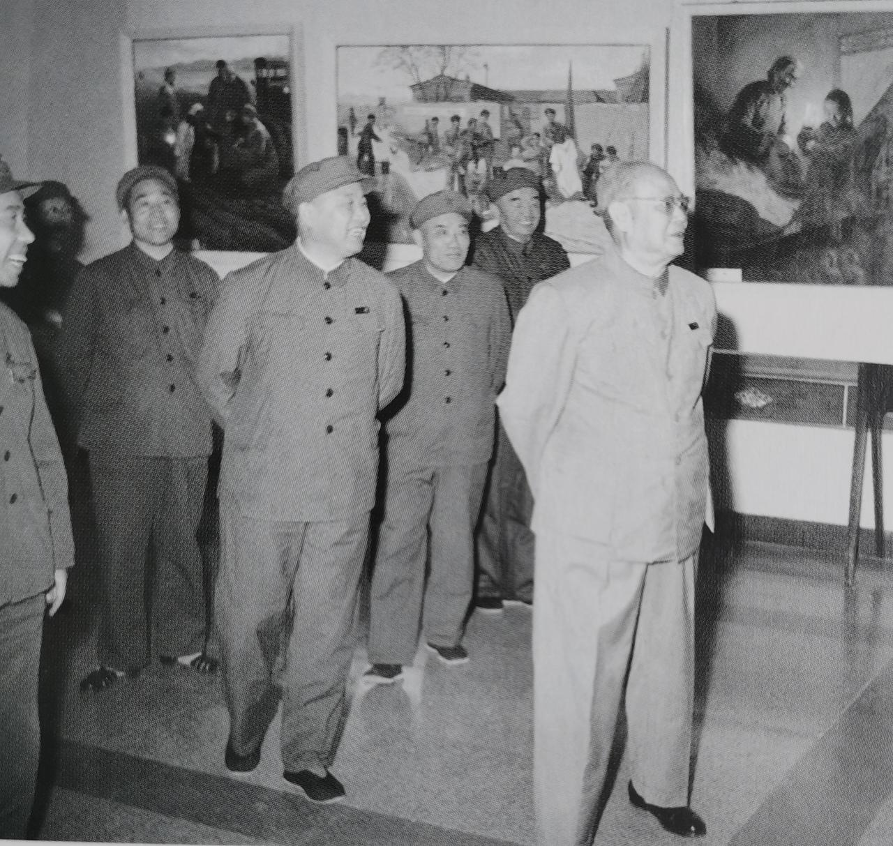 1975年，李德生主动辞去了职务，心情非常低落。会后，叶剑英元帅专门到京西宾馆看
