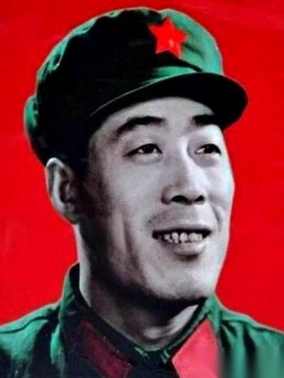 你敢信？当年那个让整个国家都热血沸腾的战斗英雄，沈阳军区的副司令，现在也只是一个