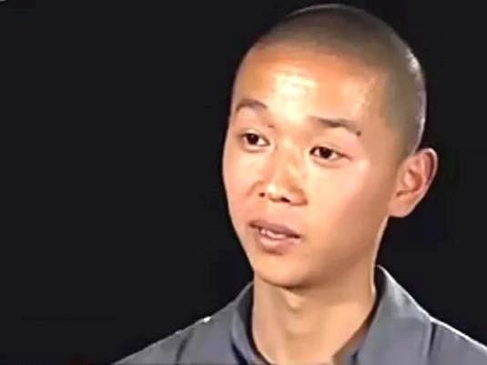 2010年，安徽阜阳的一个午后，17岁的少年正雪萌推开院门，看到的不是炊烟，而是