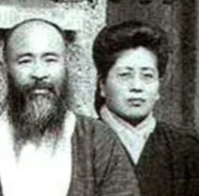 1922年，富商用50块大洋，买了张大千的一幅画，回家一看，竟然是假的。可是，富