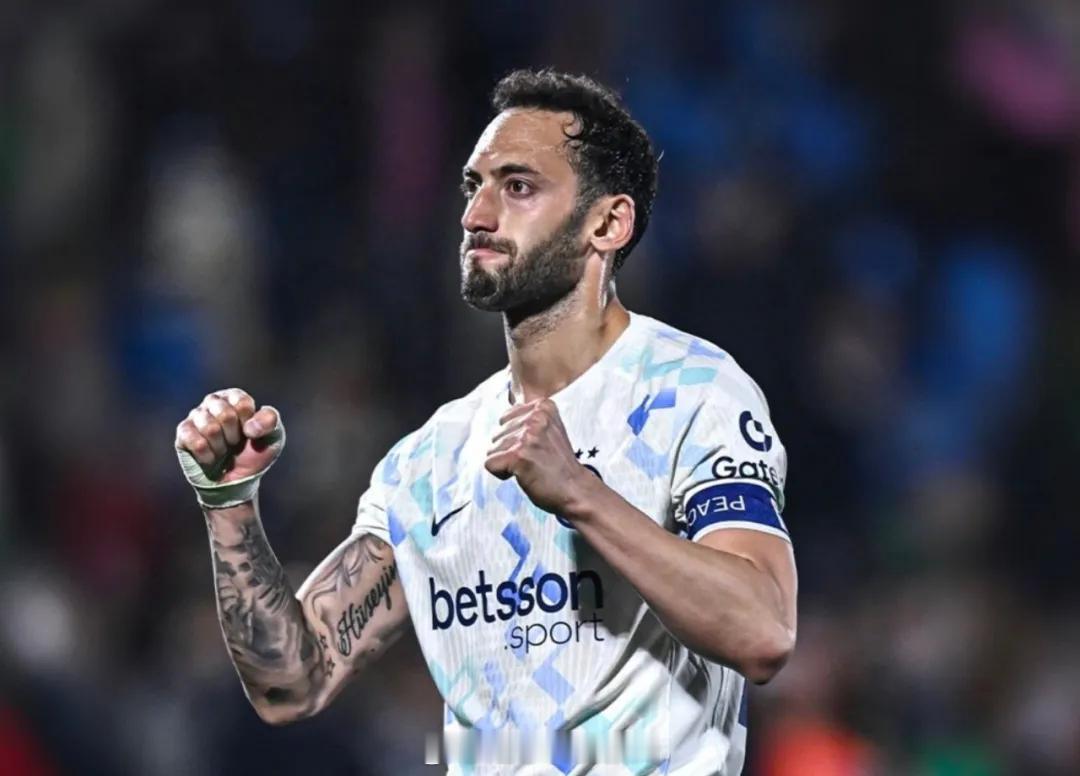 罗马诺独家消息，恰尔汉奥卢的经纪人GordonStipic接受采访时澄清了这名