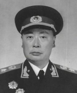 1949年，陈毅走进上海一家面馆，刚端起碗吃面，一位老农推门进来，点了一碗阳春面