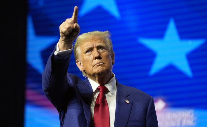 特朗普：立即逮捕奥巴马，他已经涉嫌在美国发动政变。 2月1日，特朗普公开要求