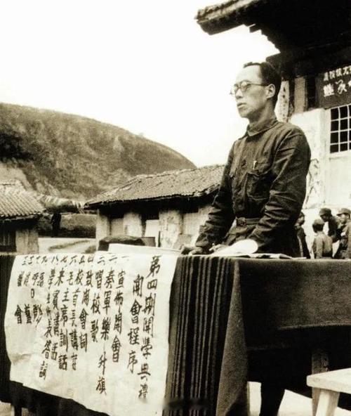 “抢救运动”变本加厉“抢救运动”是延安整风中一场重大的运动，然而匪夷所思的是，这
