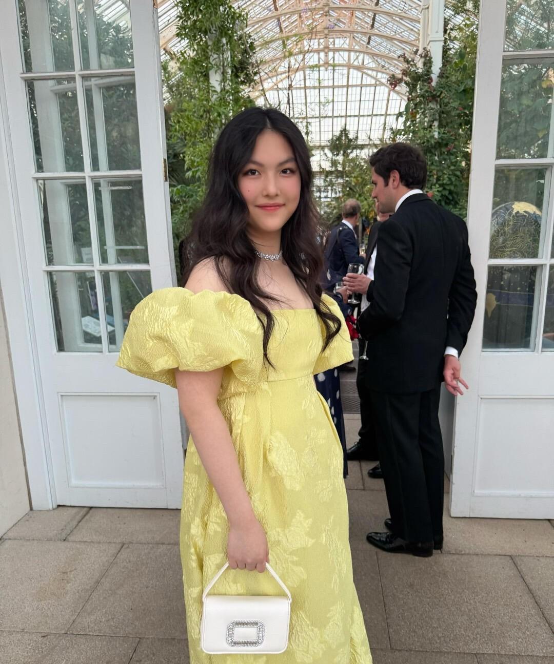 王诗龄都开始参加皇室聚会了，在为女儿铺路这件事上，没有人能努力过李湘[笑着哭][泪