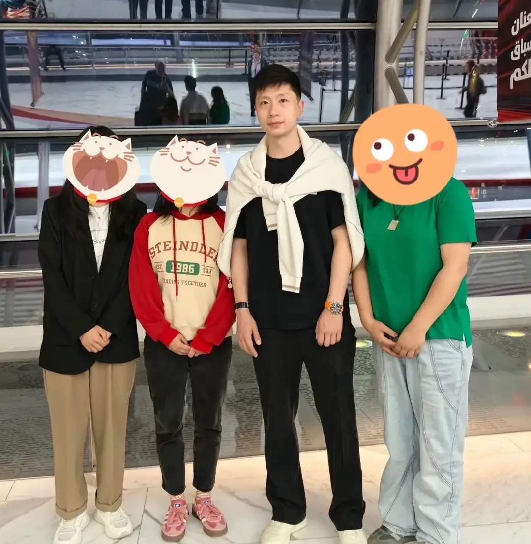 网友国外偶遇马龙，马龙喊夏露是露露，而且他还特别黏夏露！