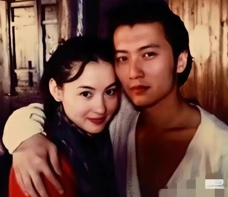 你们发现了吗？我是扒了谢霆锋好多发文才发现张柏芝是唯一个跟谢霆锋结婚的，但也