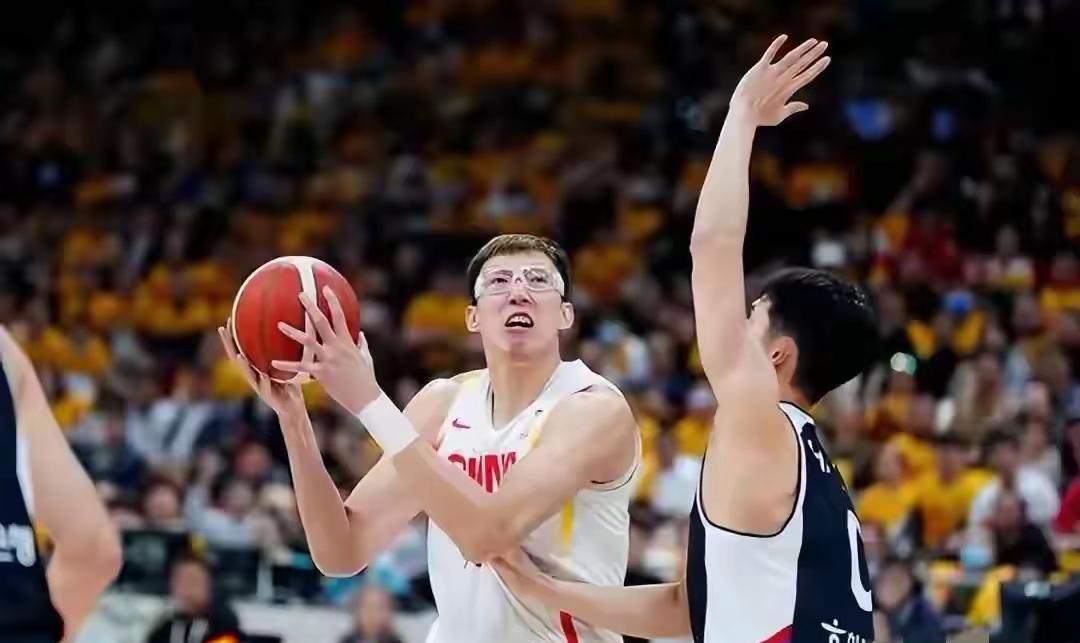 这次想甩锅都不知道甩给谁了？主客场输给韩国这个锅必须郭士强来背，反正周琦不背，周