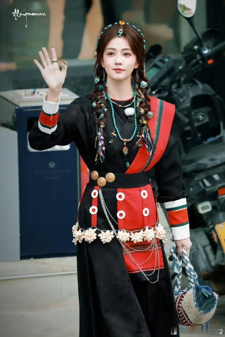 白鹿敖瑞鹏张真源跑男民族风路透🈶，跑男妆造好强啊好好看