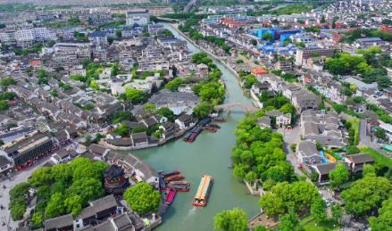 江苏商贸职业学院，2026年考生到底多少分能上？先跟你说个好消息：这所学校分
