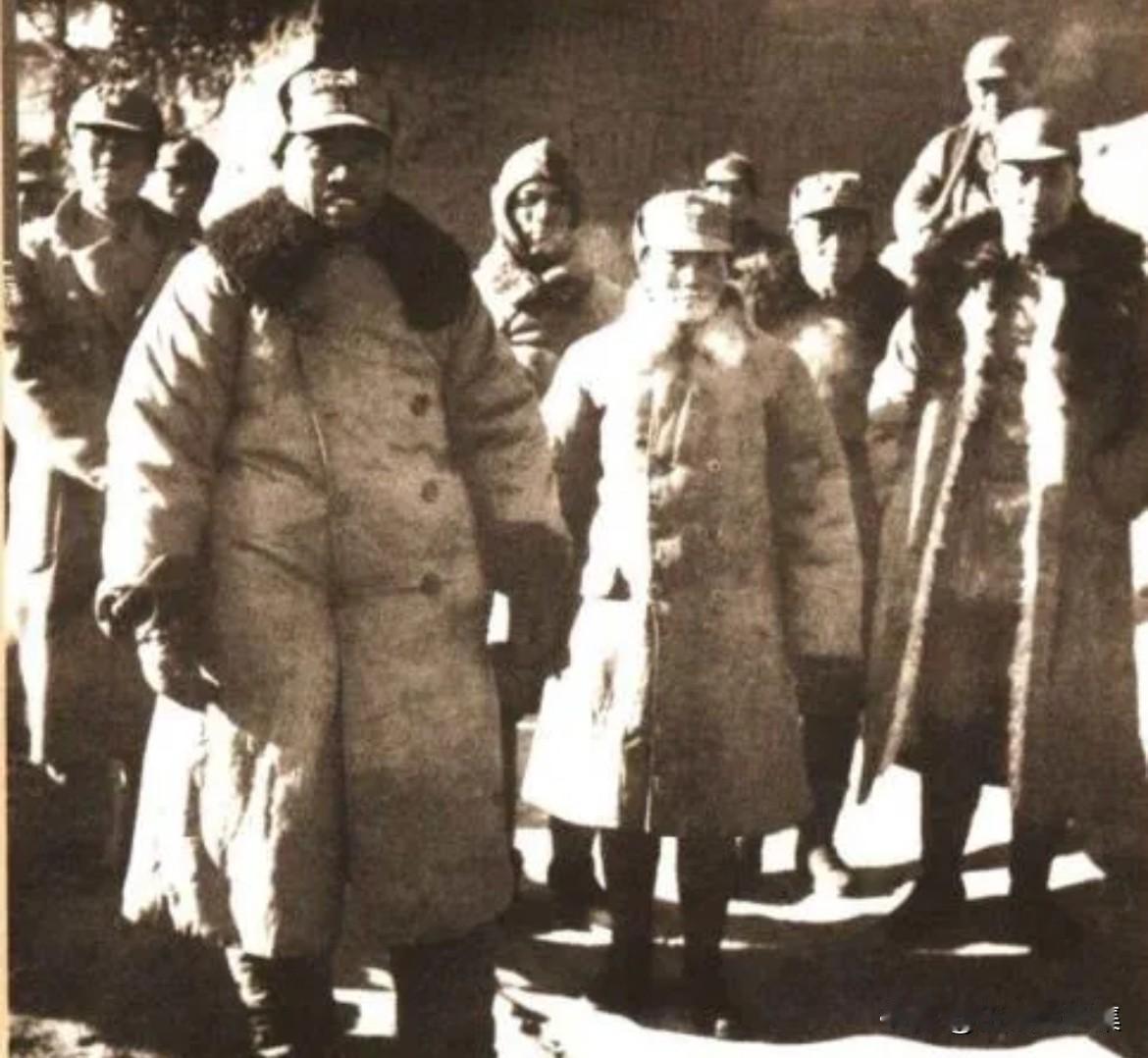 1937年10月，薄一波以山西省第三行政区政治主任、山西青年抗敌决死队第一总队政