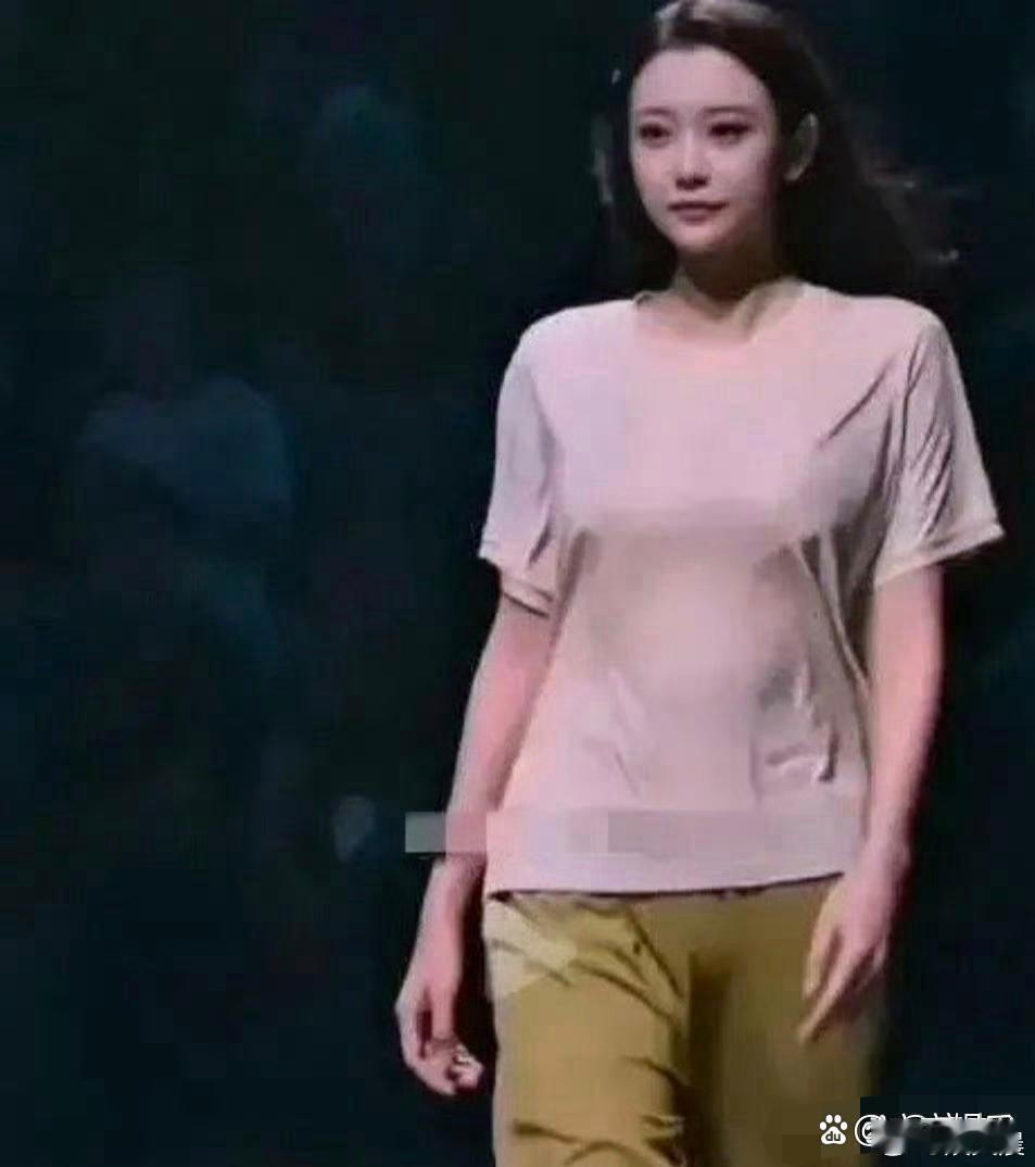 万万没想到！年轻时的郝蕾竟是这般模样，一脸清纯气质，瞬间让人眼前一亮！