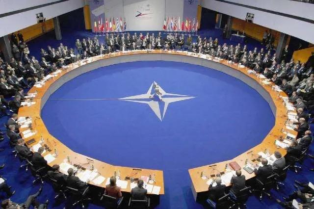 北约组织实质上就是新轴心国，跟二战时期的轴心国的宗旨、作用都一样这次俄乌战争可