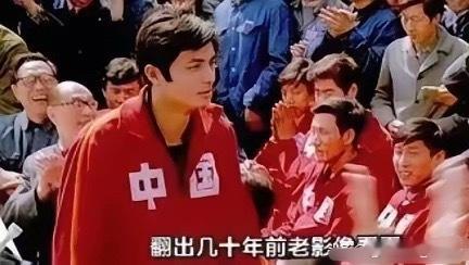 这次名古屋亚运会中国队，唯一感到不满意的地方，就是队服！你看看：胸前印的是大写的