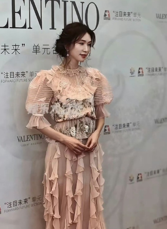 林志玲婚后好像和以前不一样了，没有以前那种自信的感觉了​​​