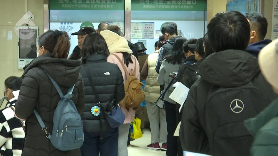 民间流传一种说法，就是感冒一般一周左右就好了，治疗和不治疗一样，多喝水就行，反正