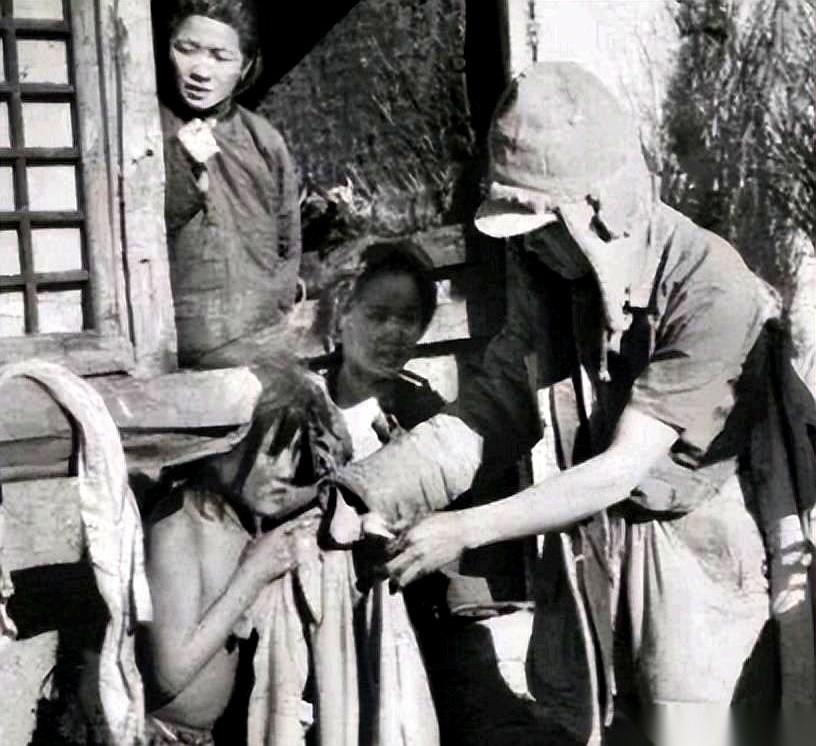 我勒个去！今天看到一件事，气得我手都在抖！16岁啊！一个花季少女！被日本兵扒光绑