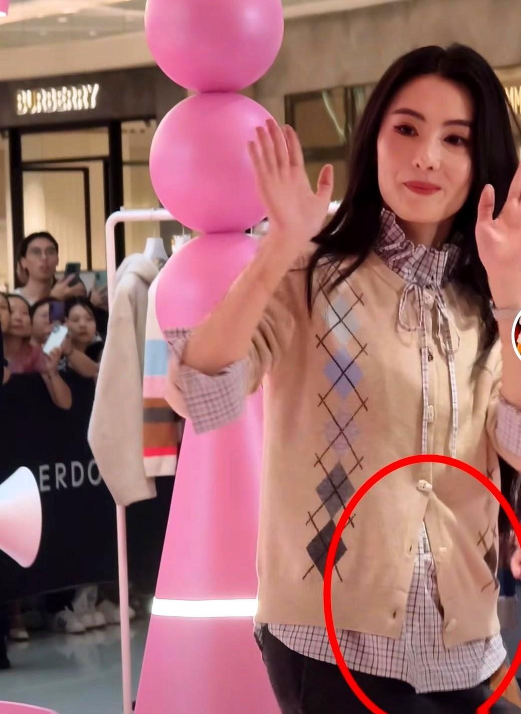 周星驰没留遗嘱，张柏芝也不需要。那句“我养你啊”，早该锁进电影里了。她自己养