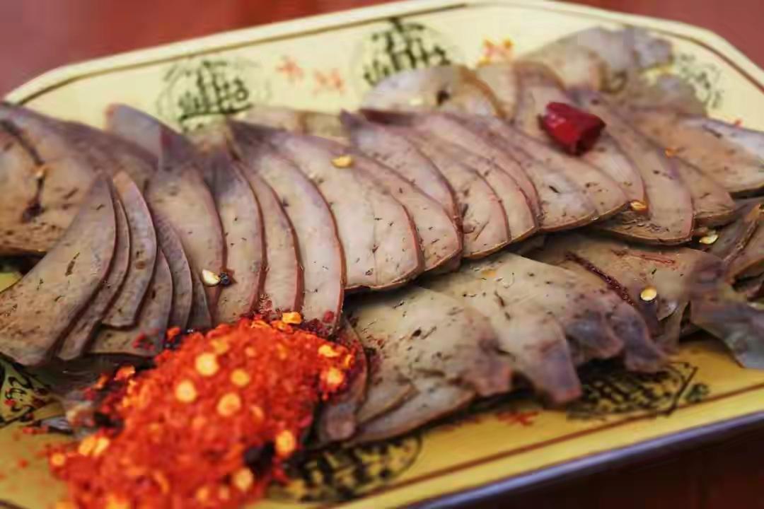 酒桌上的男人总想着把控酒量，却忽略了一个关键：酒精让身体的代谢系统全扑在解酒上，