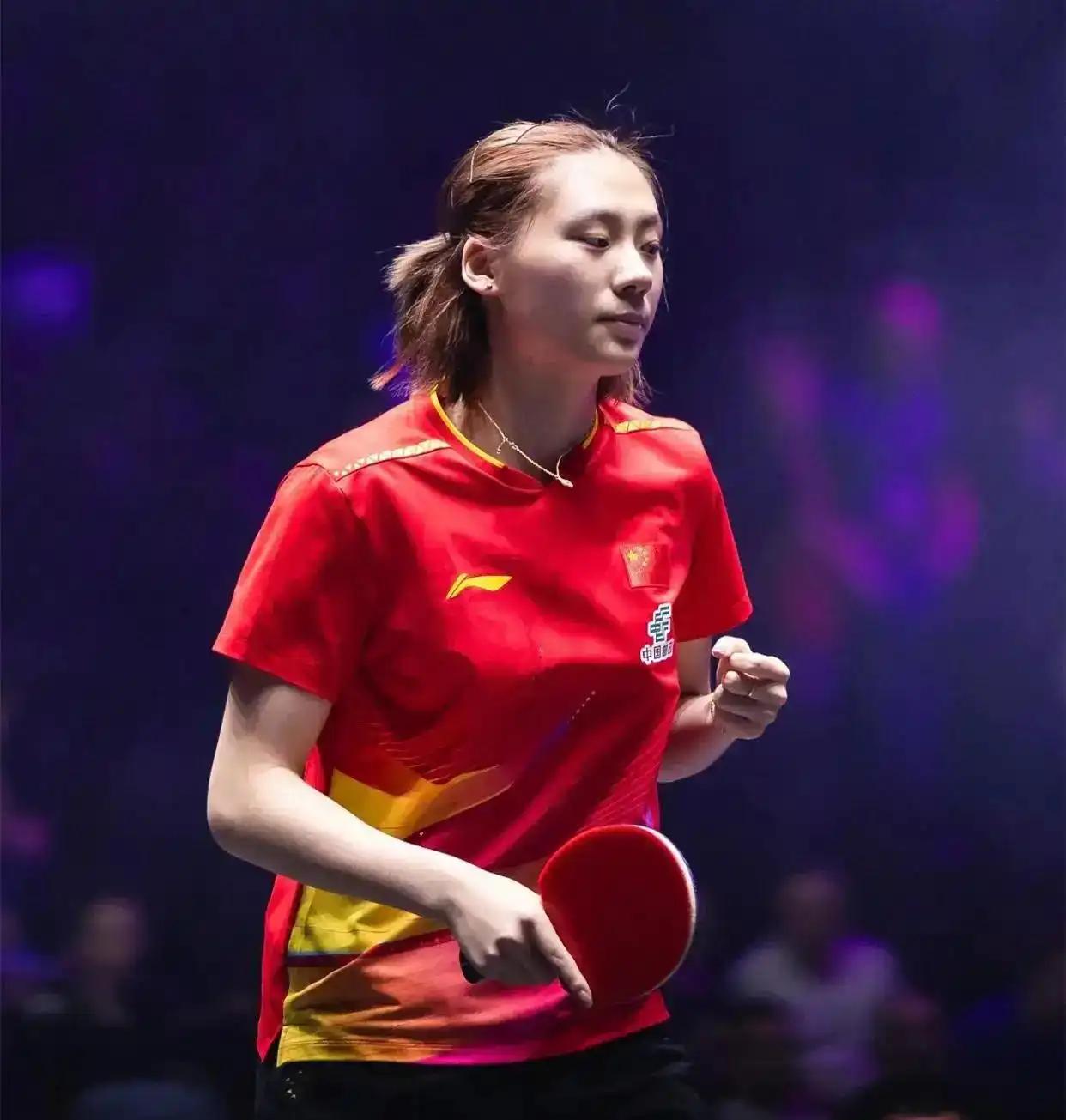 没人发现吗？陈熠输球原因很明显，不是心态不好， 而是她和韩莹打的时候，她看不