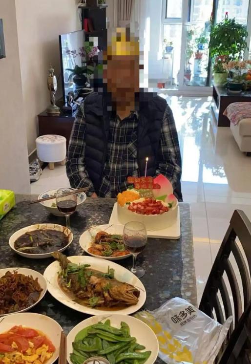 金钱面前，亲情算什么？北京，一女子拿出5.8万为父亲购置房产，父亲深受感动，写下