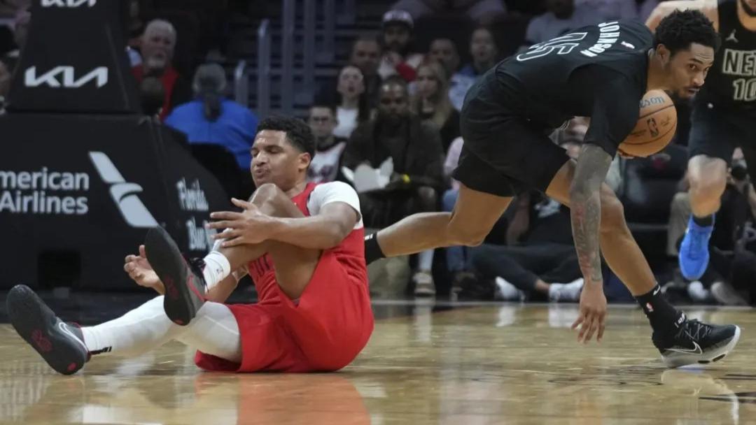 跟腱撕裂！赛季报销！NBA生涯结束了