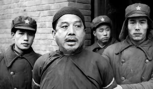 1937年，汉奸吴长友为讨好日军小队长松井，竟将二姨太献了出去。不料，松井瞥过二