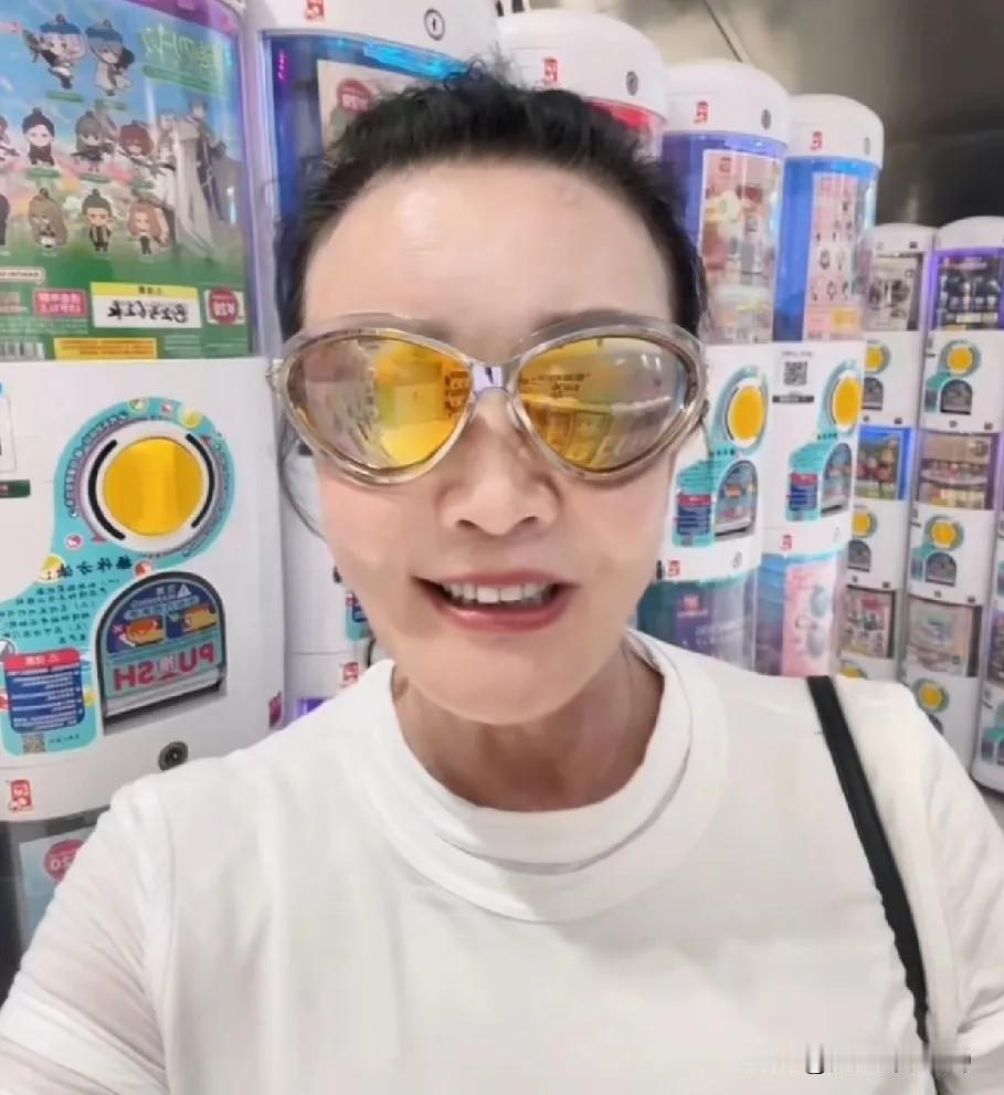 真正通透的长辈，从不会强迫孩子复制自己的人生，兰姐对待孙女小玥儿的态度，完美诠释