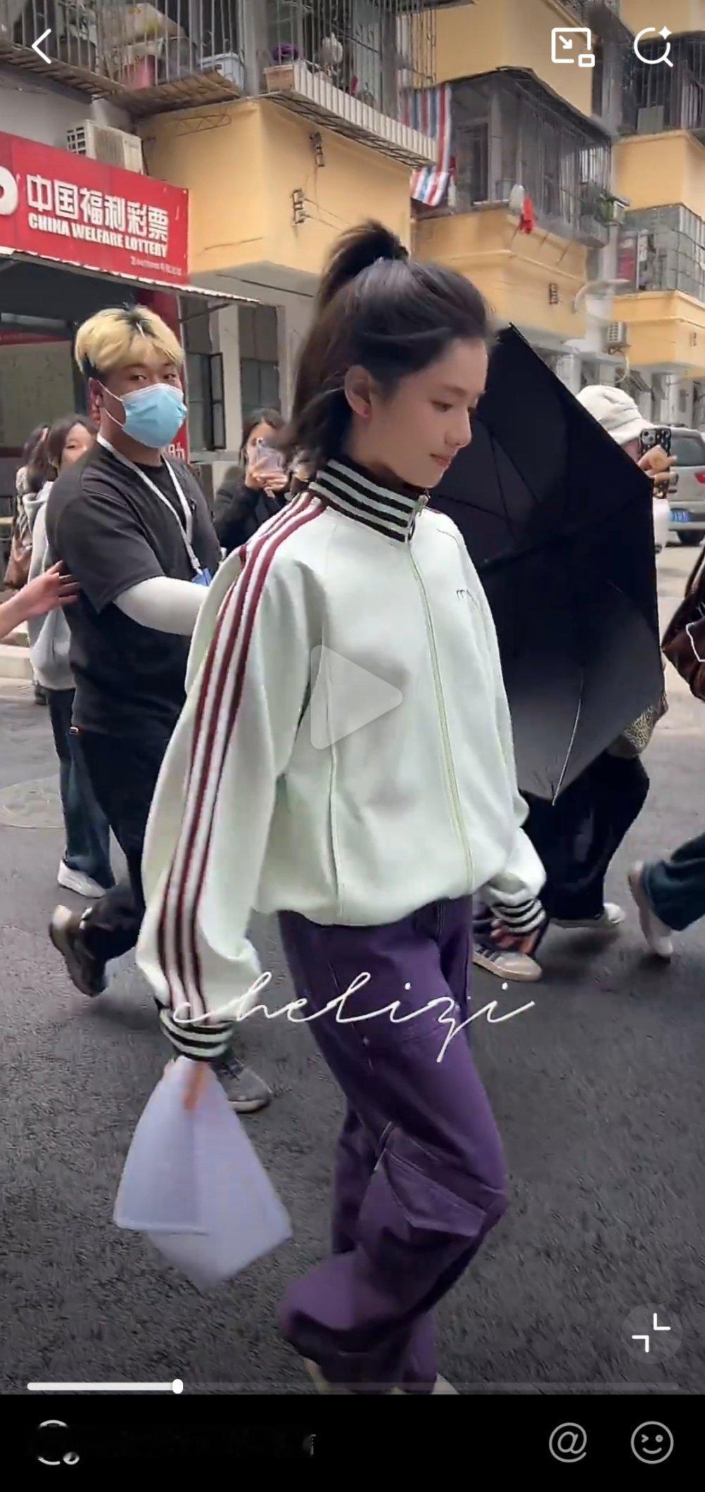 内娱造型师就不能夸校园时期是可以土，但也不必土成这样