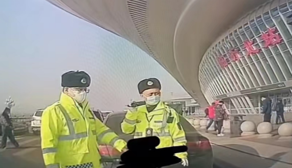 “<em>交通局</em>败了！山东聊城，一男子用顺风车平台接单去接人，却被<em>交通局</em>认定为非法运营