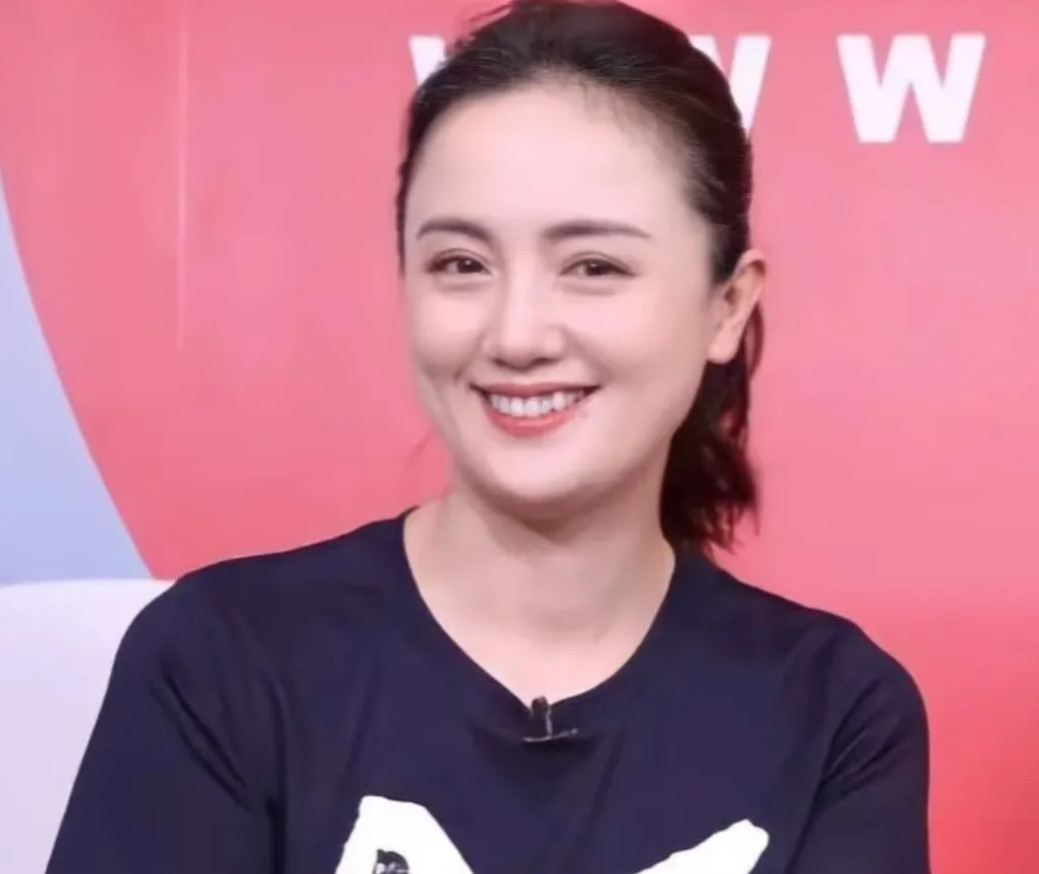 面相真是一门玄学。朱媛媛人如其名，脸盘圆圆、额头饱满、眉眼弯弯、耳垂有肉。看