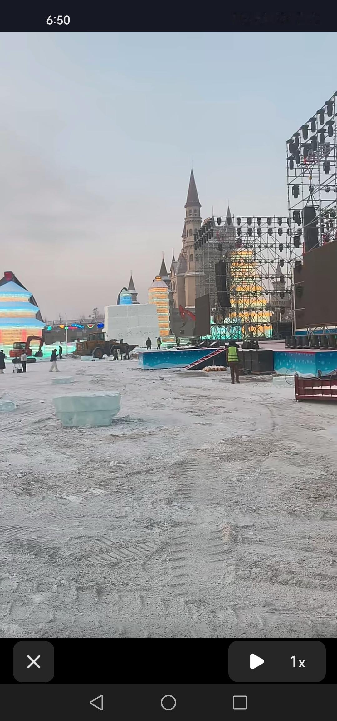 长春市冰雪新天地即将完工，整体效果颇为不错，与哈尔滨的冰雪大世界相比也毫不逊色。