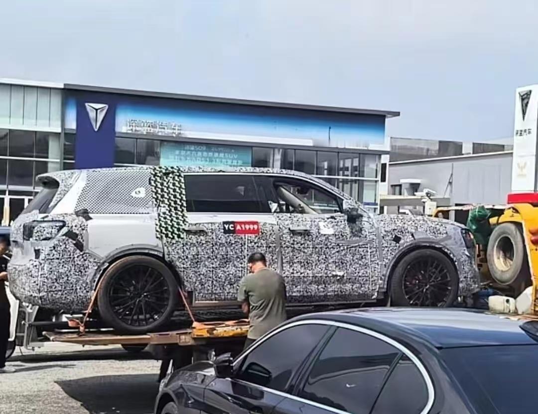 问界M9L又出现了，看来推向市场只是时间问题了，并且极大概率这就是首款冠以“非凡