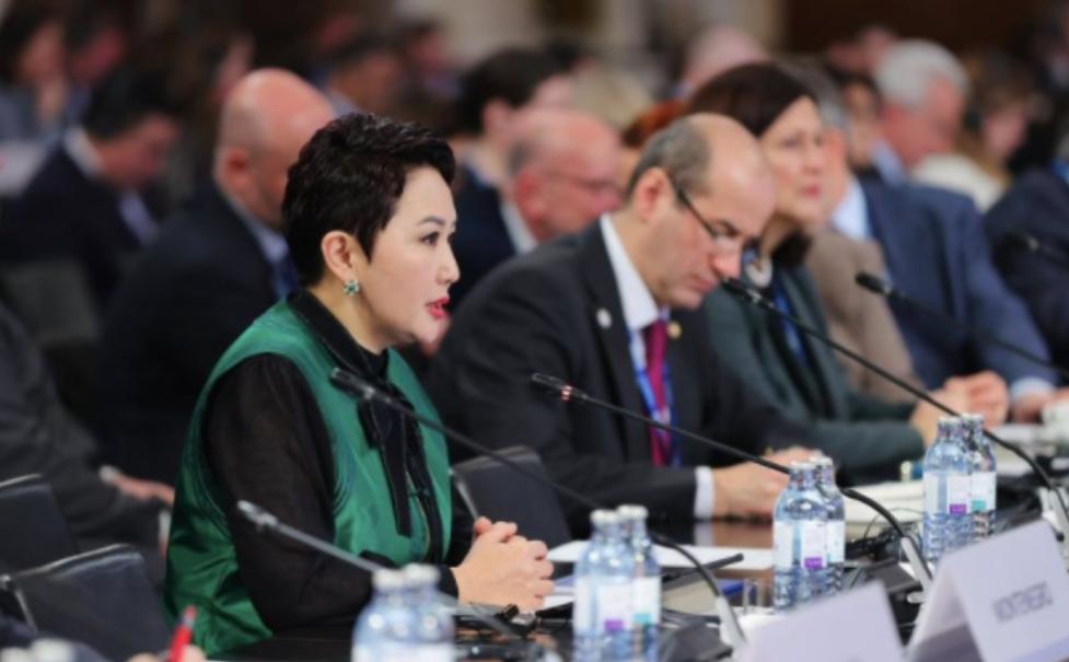 蒙古忙找外人撑腰、夹在中俄中间难平衡、资源换支持能管多久。蒙古外长刚去菲律宾帮