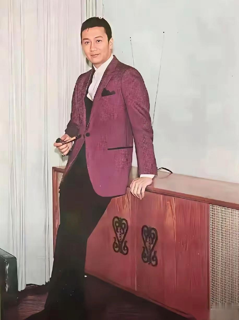 谢贤年轻的时候太帅了，不紧有钱有才华，长的还一表人才[赞]