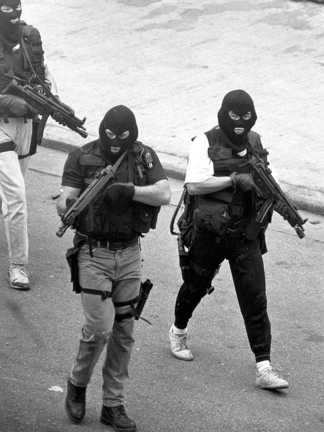 香港警察特别任务部队（绰号“飞虎队”）在1992年柴湾珠宝店持枪抢劫案后的追捕行