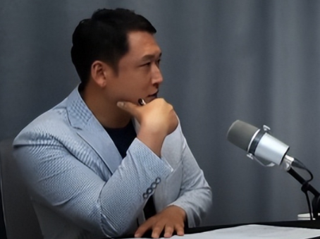 韩国专家太敢说了！有一位韩国专家表示，如果美国将所有的军事力量，包括十一艘航