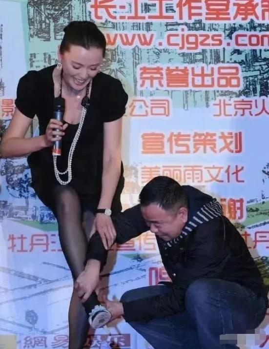 还是我潘大叔有眼力见儿，把梁爱琪整的会了。梁爱琪在影视剧中饰演过富婆的角色，