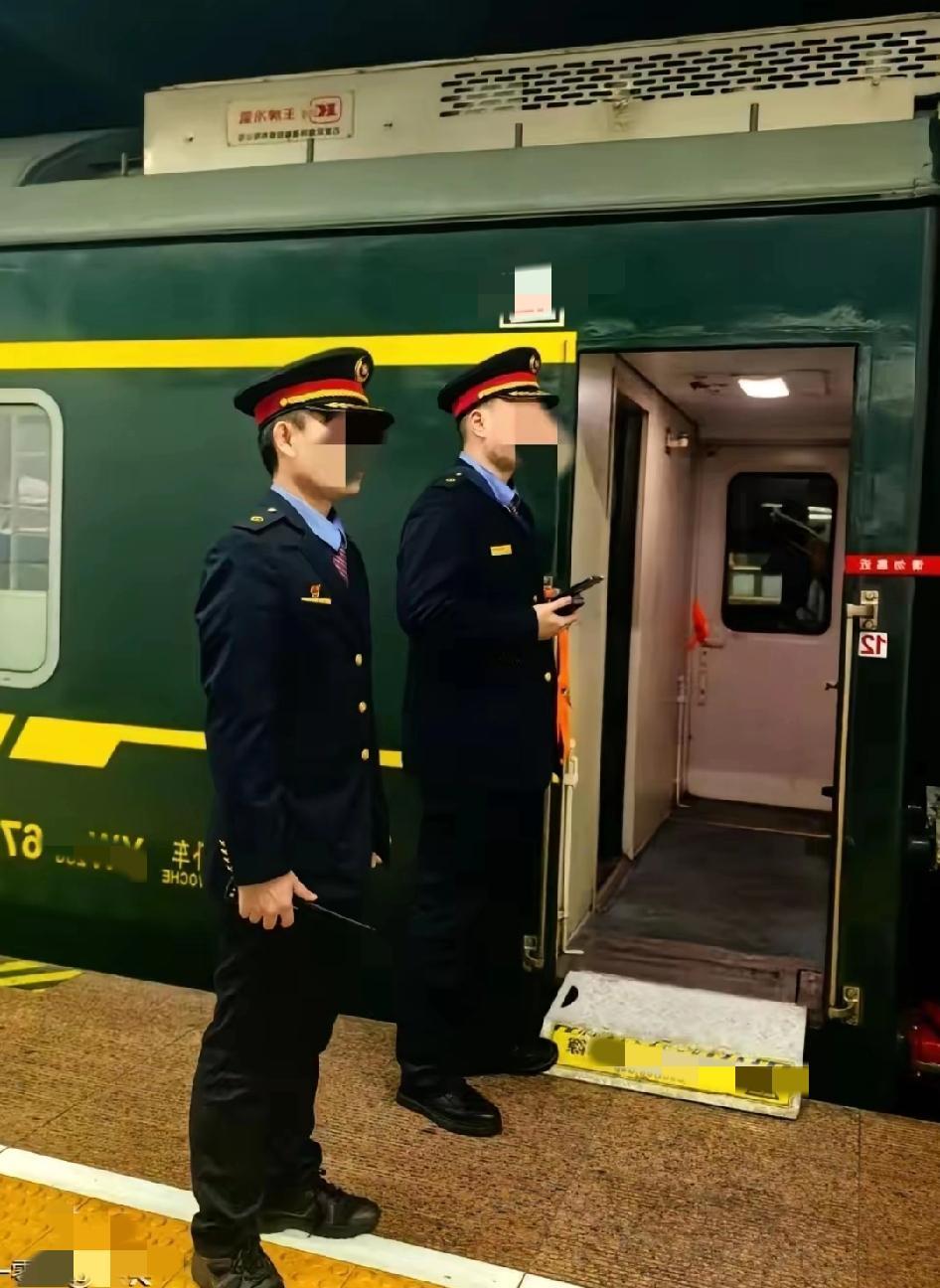 昆明铁路这场悲剧，最戳心的从不是凌晨作业的猝不及防，也不是11个家庭的破碎，而