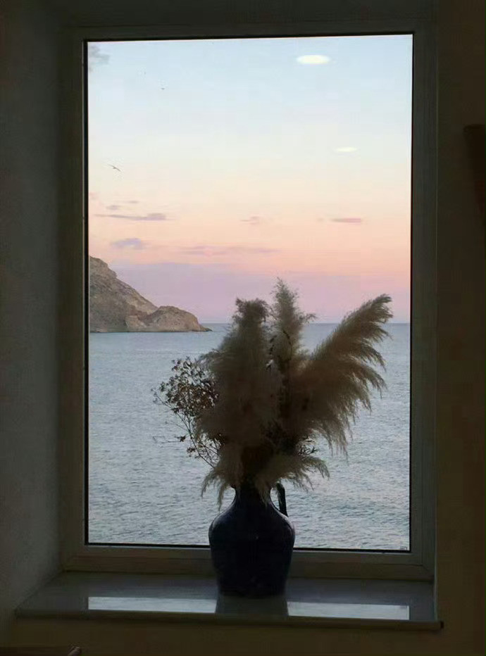 人经历过复杂之后，确实就想要回到简单。但是，回去的路就跟当初走来的路一样，仍然是