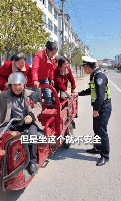 “这个交警火到人民日报了！”江西，三轮车违法载人还谎称“第一次”，本以为交警会大