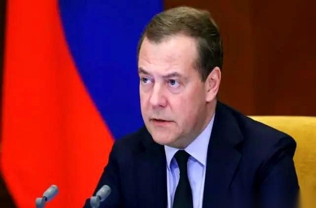 4月16日，梅德韦杰夫的一番话，让欧洲8个国家的神经瞬间崩到了最紧处。他直接把一