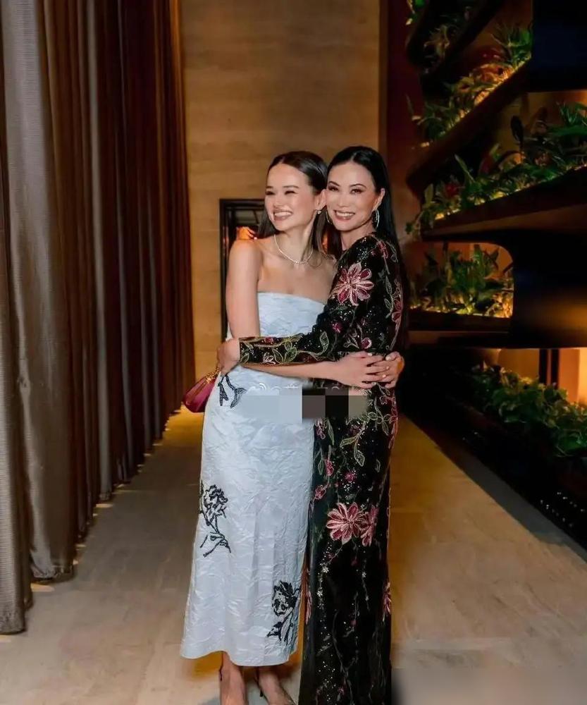 别瞎传了！默多克95岁生日宴，邓文迪连门都没进！纽约TheGrill餐厅的