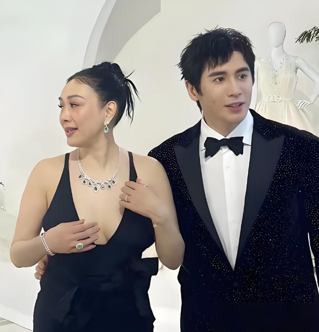 54岁钟丽缇把财产全留给三个女儿，小12岁的张伦硕只回了一句话：我没意见。这话搁别人嘴里像场面话，搁