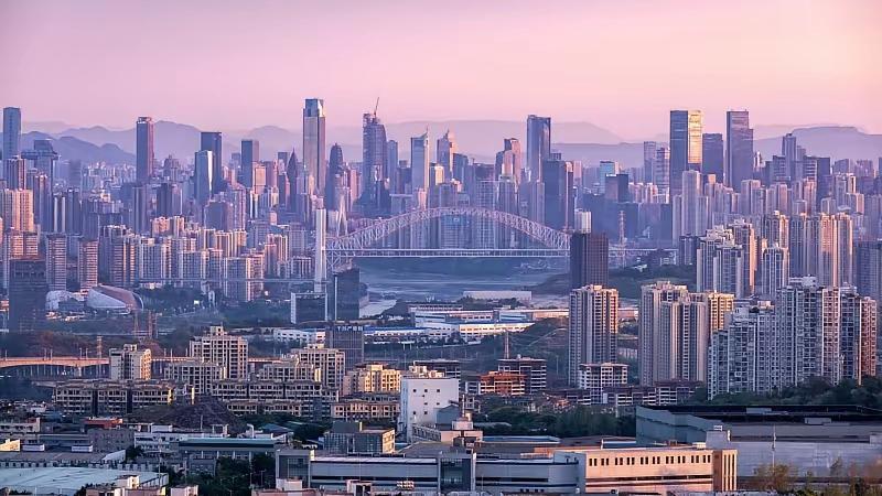 重庆直辖市的底气，来自国家战略定位和超大经济体量以及硬核制造实力，再加枢纽级开放